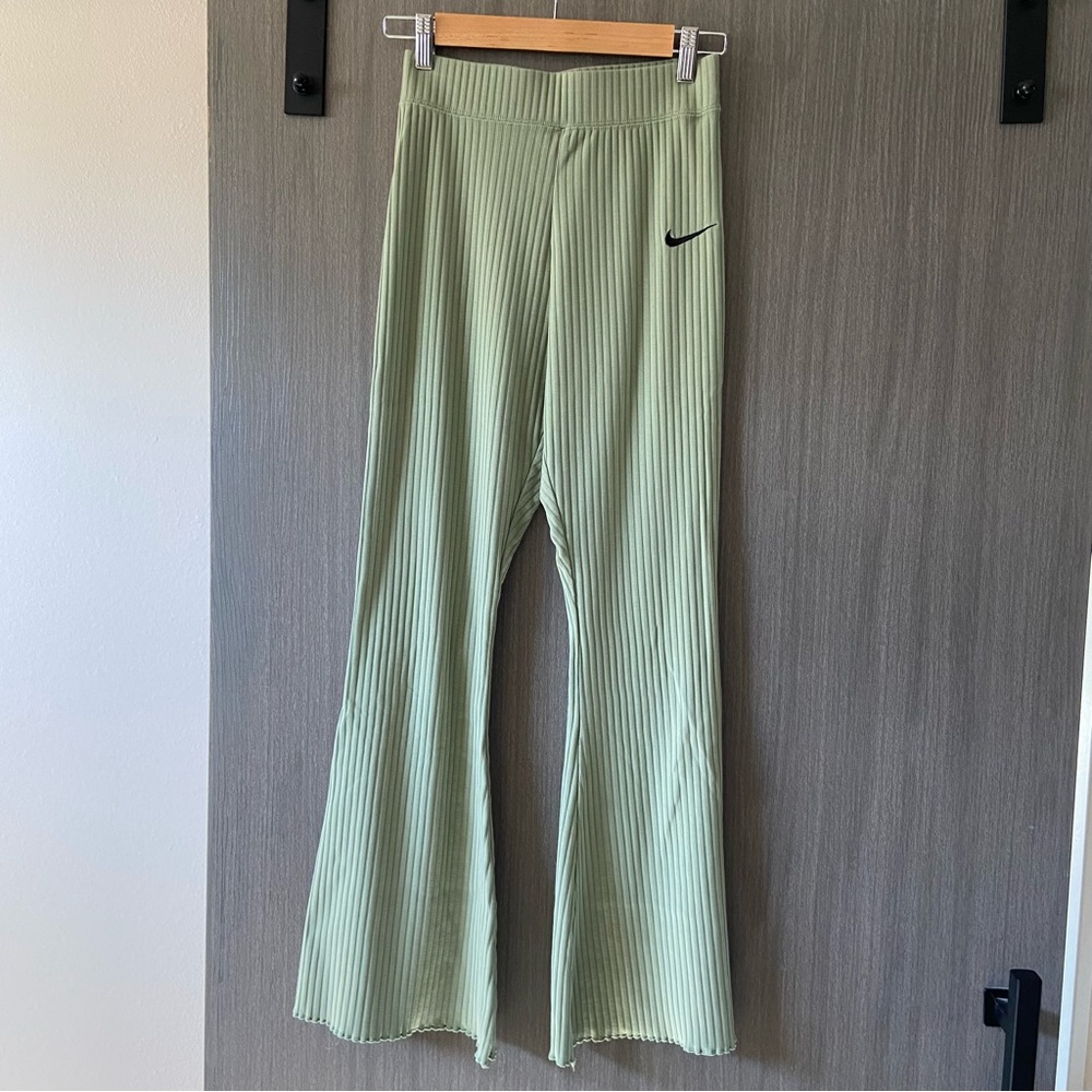 Nike Women’s High Waisted Ribbed Flared Pants Small Mint Green